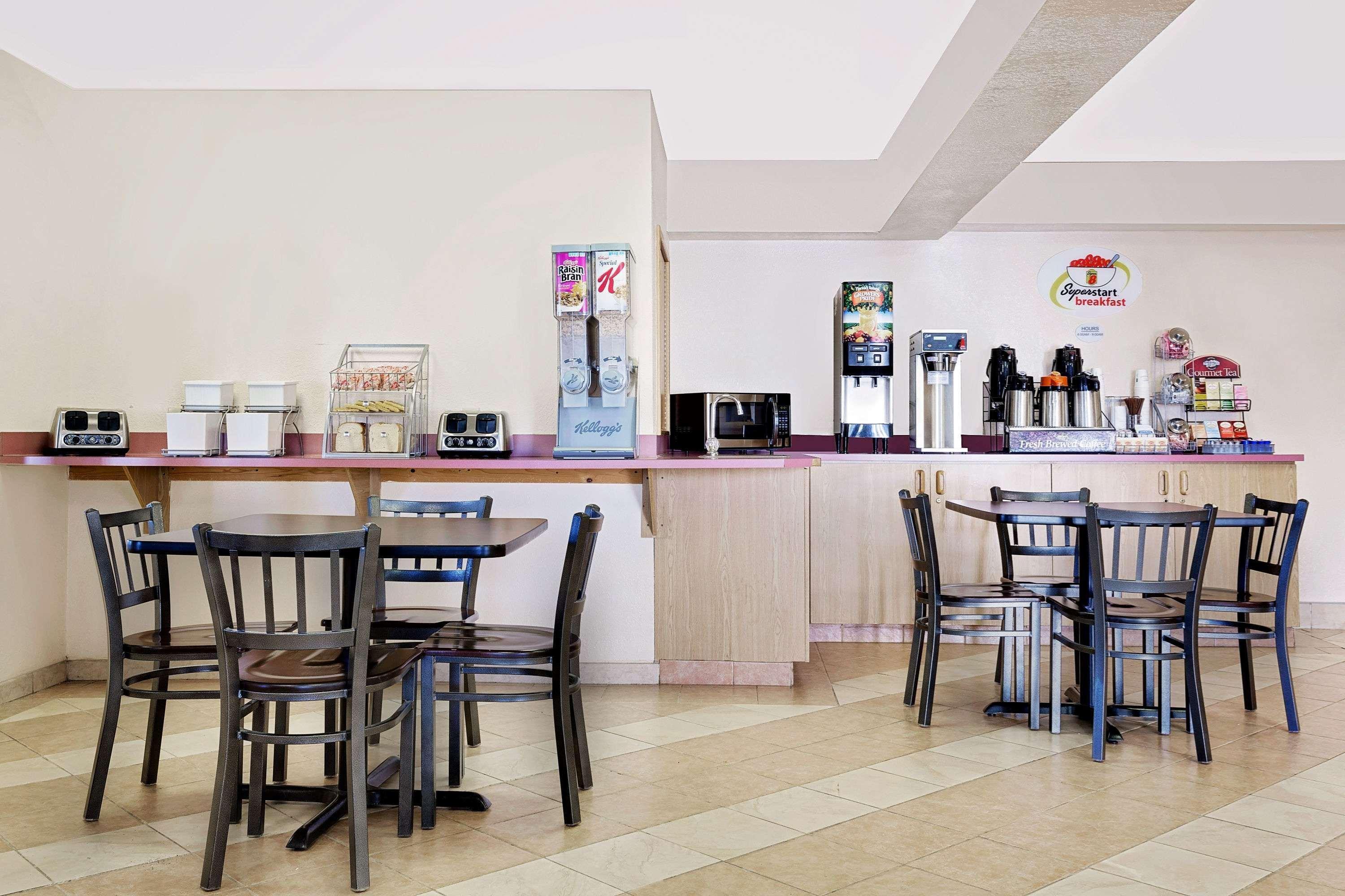 Super 8 By Wyndham Battle Mountain Hotel Екстериор снимка